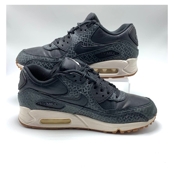 Women’s Nike Air Max 90 SE - Picture 2 of 13